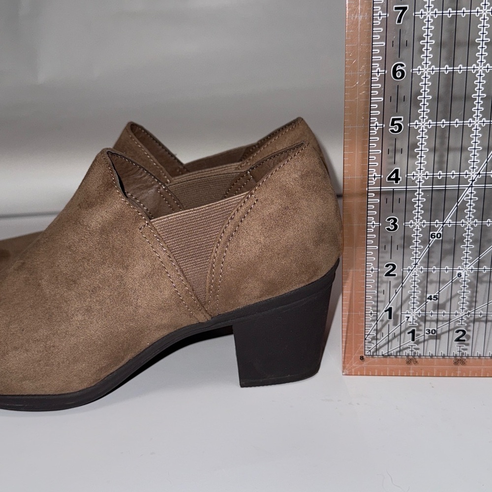 Mia Amore Womens Kendra Taupe Ankle Block Heel Booties Size 8W Shoes Preowned - Picture 8 of 9